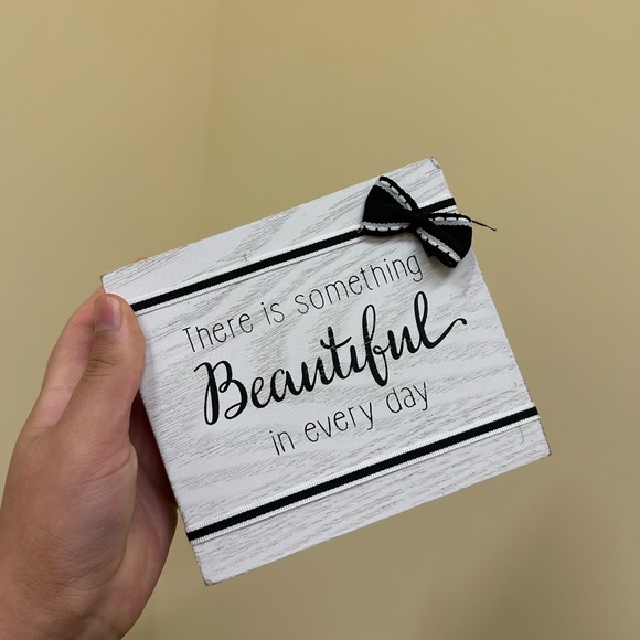 There’s something beautiful in every day 🎀 ❤️ decor accent - Picture 1 of 5